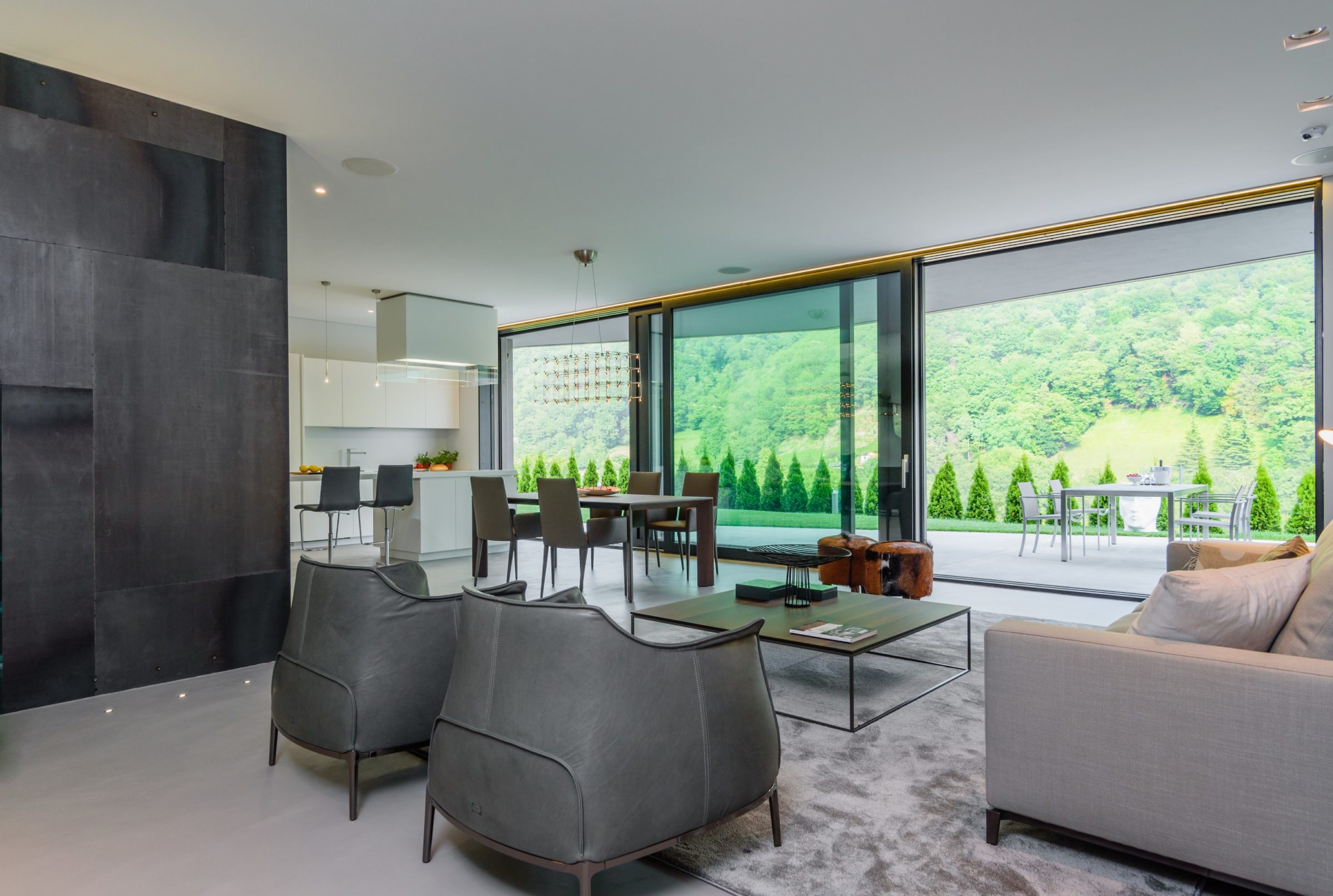 Villa Immersa nel verde - Arredamenti Bernasconi